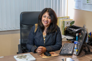 Gloria Ángeles Ávila, explicó que la actividad busca acercar inmunizaciones a la comunidad universitaria y a la población en general.