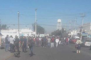 Se arma la campal entre comerciantes y taxistas de #Chalco