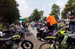 Los manifestantes exigen mayor seguridad y prestaciones para los repartidores.