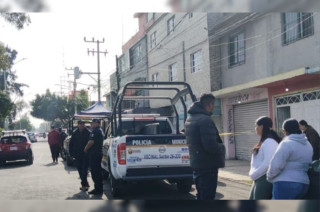 Policía resguarda el lugar del homicidio en Ecatepec