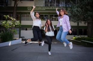 Las chicas presentaron el ensayo “Accesibilidad de Crédito Infonavit a las mujeres de México. Análisis de autocorrelación espacial”.