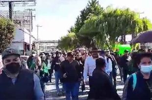 Protestan por los acuerdos no cumplidos por el Gobierno Federal.