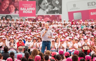 Reinicia el gobernador Alfredo Del Mazo entrega de apoyos; en esta ocasión a mujeres de 33 municipios mexiquenses