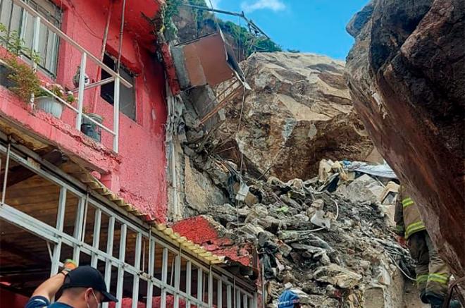 10 viviendas sepultadas y al menos ochos personas desaparecidas es el saldo  preliminar del derrumbe de rocas