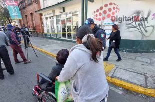 Algunos trabajadores del lugar mencionaron que es la segunda ocasión en la que se reporta un asalto en la sucursal.