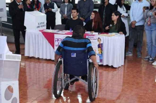 En Edoméx un total de 960 personas con discapacidad se desempeñarán como funcionarios en algunas de las 20 mil 433 casillas.