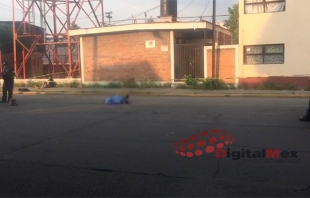 #Video: Muere gritón al caer de autobús en #Toluca