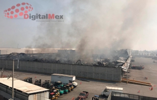 No hay daño ambiental por incendio en bodega de telas en Toluca