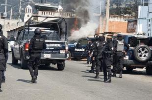 En redes sociales se difundieron imágenes y videos de las patrullas de la Policía Estatal quemadas.
