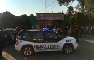 ¡De película! Familiares intentan rescatar a asaltante tras balacera en Tecámac; 6 detenidos