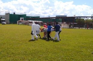 El aterrizaje de la aeronave se realizó en el campo de futbol de la unidad deportiva de Tejupilco.
