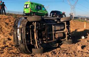 Un automovilista sufrió lesiones leves luego de volcar de manera aparatosa 