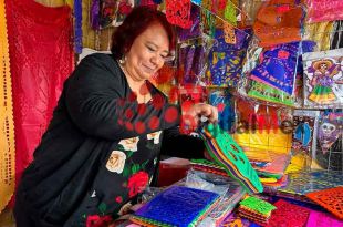 #Video: Sobrevive papel picado a tradiciones extranjeras y productos pirata en #Edoméx