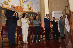 La rectora de la UAEMéx, Martha Patricia Zarza Delgado, participó en la firma del convenio nacional para impulsar la alfabetización en México.