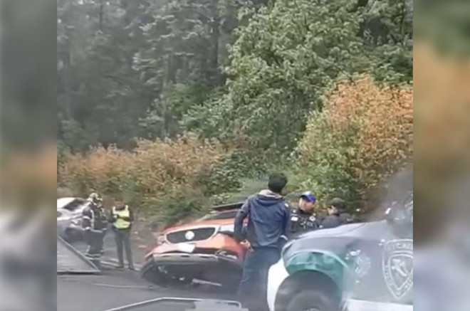 El percance ocurrió a la altura de La Pila, en la alcaldía Cuajimalpa, donde dos vehículos particulares colisionaron por causas aún no determinadas.