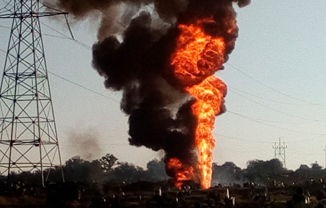 Se incendia ducto de Pemex en Axapusco por toma clandestina