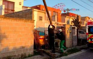 En instantes los propietarios de la vivienda salieron para pedir auxilio a los elementos policiales y de Protección Civil