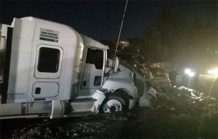 Tráiler embiste 12 vehículos en autopista México-Toluca; 7 Muertos y 12 lesionados