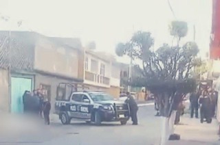 El hallazgo se dio en la colonia Benito Juárez, hasta donde llegaron agentes de la policía municipal para verificar el contenido de los envoltorios sospechosos.