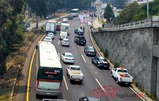 Parado el tráfico en la México-Toluca por bloqueo
