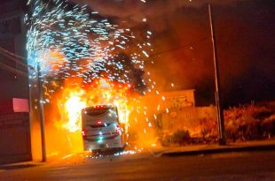 La quema fue en la avenida 15 de Septiembre, en un paradero del fraccionamiento Villas de Santa María.