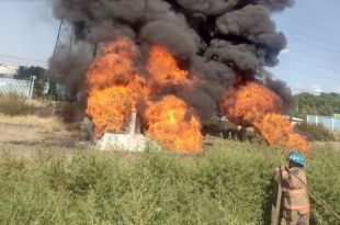 Bomberos de Neza Y Ecatepec atendieron el incendio.