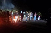 Ante la falta de noticias sobre su paradero, pobladores y familiares decidieron bloquear la vialidad.