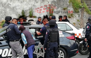 #Toluca: cristalazo a taxi en Matlazincas provoca movilización policiaca
