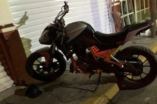 El percance ocurrió en la intersección de Aldama Sur y Vicente Guerrero, donde los motociclistas, que viajaban a bordo de una unidad marca Vento, perdieron el control.