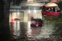 Auto varado en Perinorte por inundación