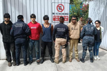 Detienen en Metepec a cinco presuntos ladrones de vehículos