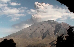 #Video: #Popocatépetl emite cuatro explosiones en las últimas horas