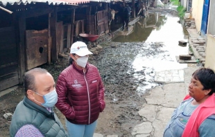 Alcaldesa de #Metepec asiste a familias afectadas por anegaciones en San Lucas Tunco