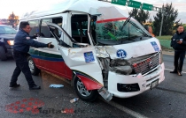 Seis heridos deja choque de transporte público contra tráiler en Ecatepec