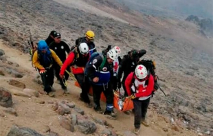 Rescatan a alpinista que cayó durante ascenso al Iztaccíhuatl