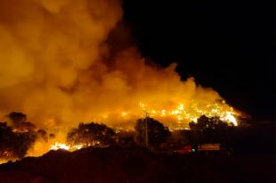 Al lugar arribó la alcaldesa Xóchitl Flores Jiménez, quien llamó a la población a protegerse ante el intenso humo.