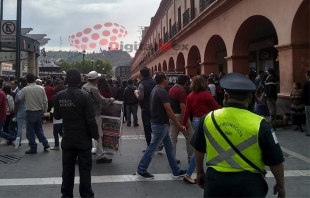Se enfrentan nuevamente comerciantes e inspectores en centro de Toluca