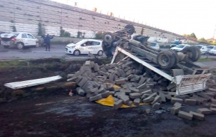 Carambola en la Toluca-Tenango deja un herido; intenso caos vial