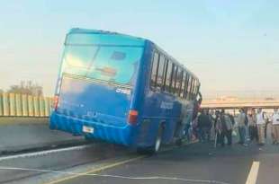 Conductor de autobús perdió el control
