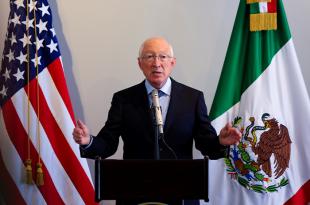 Ken Salazar expresó su opinión durante la reunión de instalación del Grupo de Amistad México–Estados Unidos.