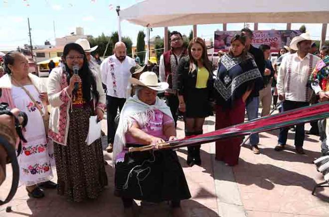 En la celebración por el Día del Artesano participaron 35 expositores temoayenses.