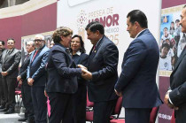 La mandataria reafirmó el compromiso de diálogo y anunció la próxima convocatoria para basificación de más de dos mil maestros con recursos estatales.