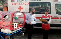 Donan a Cruz Roja #Edomex cápsula de aislamiento para trasladar pacientes con #COVID-19