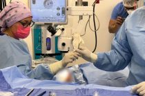 Treinta personas sin seguridad social recuperaron la visión tras ser intervenidas durante una jornada gratuita de cirugías.