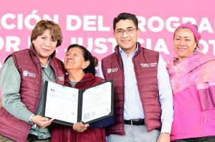 Delfina Gómez entregó la remodelación del Campo de Futbol de Texcapilla y donó más de 11 mil libros a la Biblioteca Comunitaria.