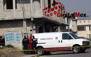 El hallazgo ocurrió a las 7:30 horas de este martes, a un costado de un patio baldío sobre un callejón y a escasos metros de una cámara de vigilancia