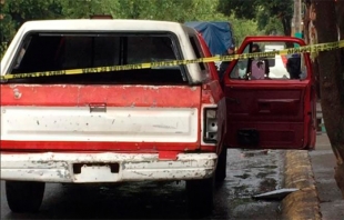 Dan al menos 14 balazos al conductor de una vieja camioneta en #CuautitlánIzcalli