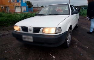 Abandonan cadáver dentro de un auto en Zumpango