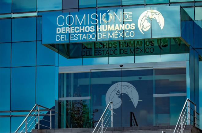 Inició una investigación de oficio con el número de expediente CODHEM/AE/IG/103/2021, con el fin de indagar la probable vulneración a los derechos humanos de manifestantes, periodistas y transeúntes