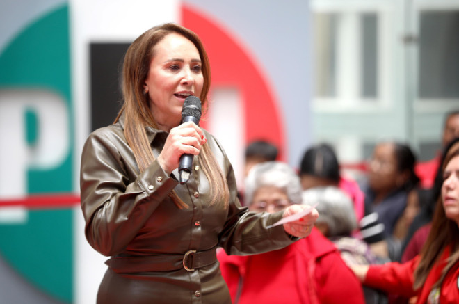 Cristina Ruiz entrega apoyos a personas vulnerables en Edoméx